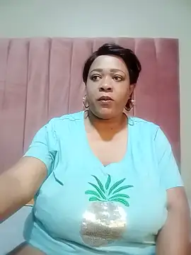 BUSTYQUEEN56  online show from 06.07.26