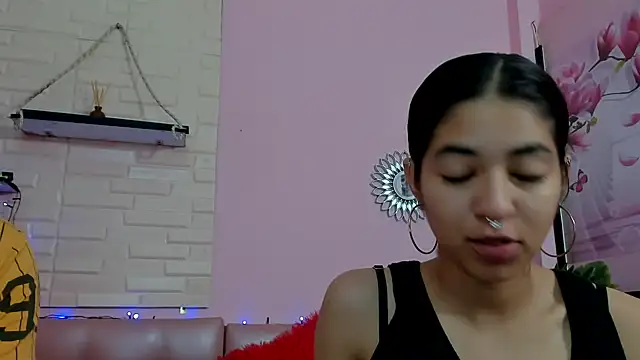 Snapshot of Aronandmoli69 chatting on 06.17.26 Aronandmoli69 online show from 06.17.26