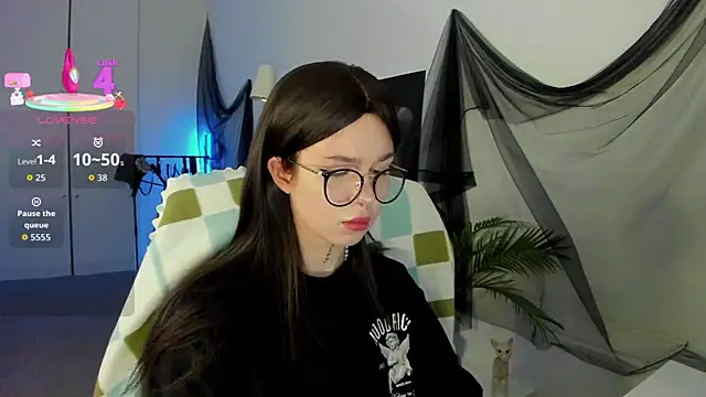 Snapshot of RisoSweet chatting on 05.30.26 RisoSweet online show from 05.30.26