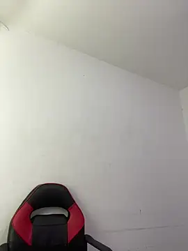 Snapshot of AMARA21 chatting on 04.14.26 AMARA21 online show from 04.14.26