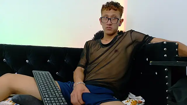 Snapshot of Damian_nix chatting on 04.15.26 Damian nix online show from 04.15.26