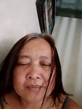 Snapshot of jeanyummytits chatting on 04.28.26 jeanyummytits online show from 04.28.26