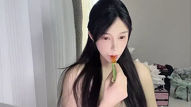 Snapshot of Ruiyaa chatting on 04.15.26 Ruiyaa online show from 04.15.26