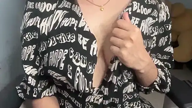 Snapshot of Sumi_x99 chatting on 04.13.26 Sumi x99 online show from 04.13.26