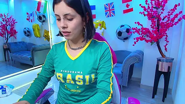 Snapshot of Patme_queen chatting on 06.16.26 Patme queen online show from 06.16.26