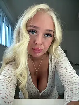 Snapshot of Vanillaheavennn chatting on 04.15.26 Vanillaheavennn online show from 04.15.26