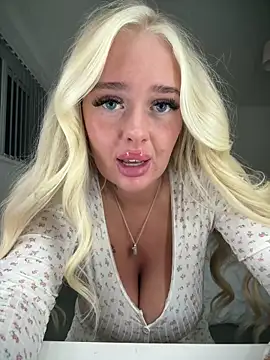 Snapshot of Vanillaheavennn chatting on 04.15.26 Vanillaheavennn online show from 04.15.26