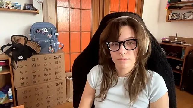 PillowPeachX online show from 04.20.26