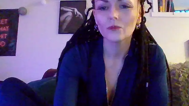 Snapshot of shyhornymommy chatting on 04.18.26 shyhornymommy online show from 04.18.26