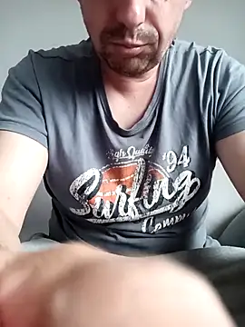 Snapshot of Miro9 chatting on 04.19.26 Miro9 online show from 04.19.26