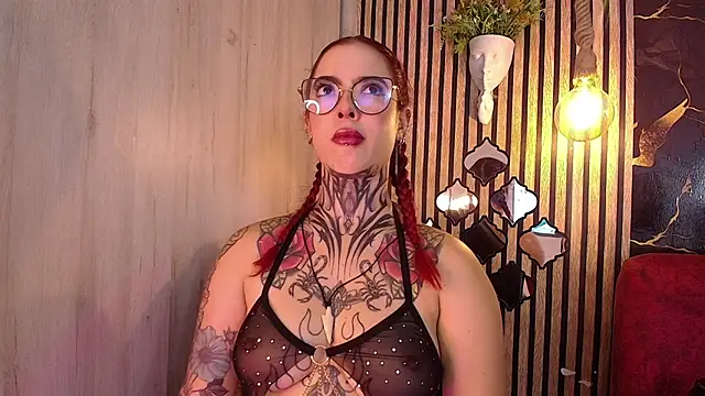Snapshot of Atenea_Red chatting on 06.15.26 Atenea Red online show from 06.15.26