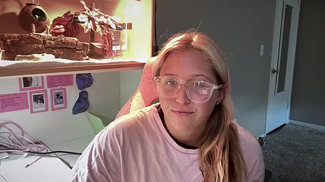 MUSCLEMOMMY1365 online show from 05.17.26