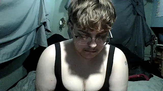 Snapshot of BashfulEmby chatting on 04.14.26 BashfulEmby online show from 04.14.26