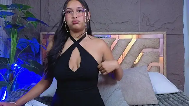 Snapshot of Milenka-5 chatting on 06.02.26 Milenka-5 online show from 06.02.26