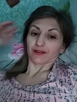 JulieAxy online show from 04.14.26