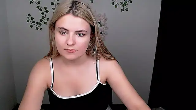 Snapshot of _shy_sabrina__ chatting on 07.07.26 shy sabrina online show from 07.07.26