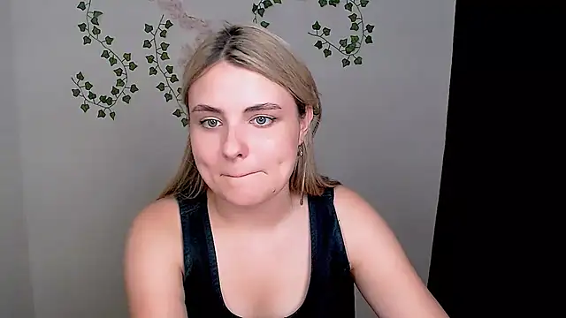 Snapshot of _shy_sabrina__ chatting on 07.14.26 shy sabrina online show from 07.14.26