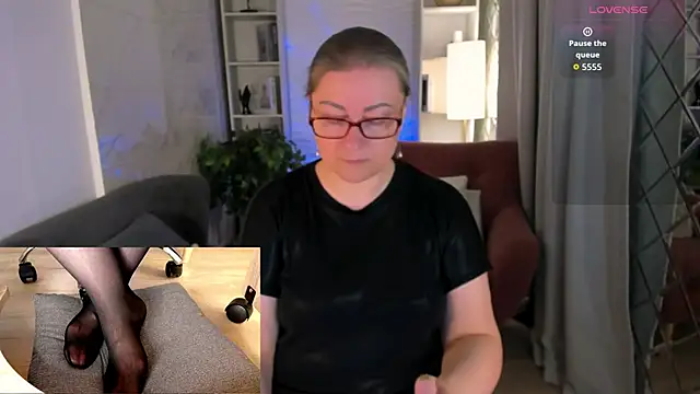 Snapshot of Alexandra_Kind chatting on 05.31.26 Alexandra Kind online show from 05.31.26