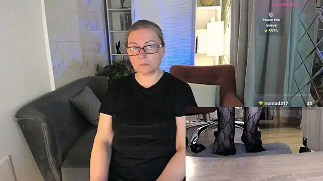 Snapshot of Alexandra_Kind chatting on 06.08.26 Alexandra Kind online show from 06.08.26