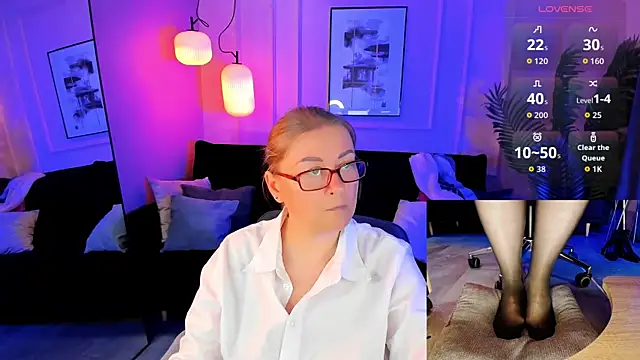 Snapshot of Alexandra_Kind chatting on 06.20.26 Alexandra Kind online show from 06.20.26