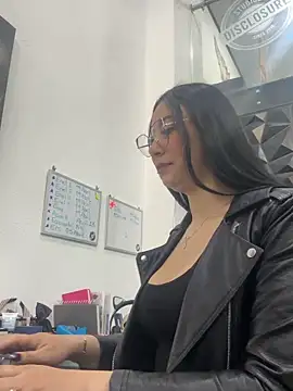 Snapshot of Isabellaa__moon chatting on 04.15.26 Isabellaa moon online show from 04.15.26