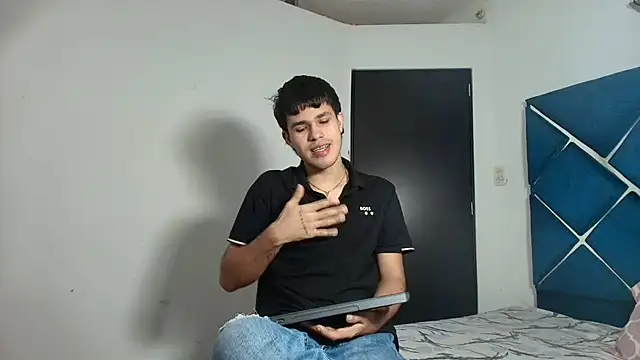 Snapshot of EdwinBoys chatting on 06.26.26 EdwinBoys online show from 06.26.26