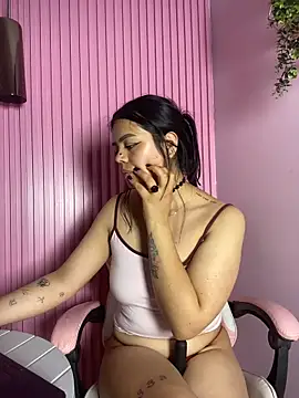 Snapshot of DammCherry chatting on 04.15.26 DammCherry online show from 04.15.26