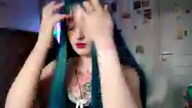 Snapshot of UniSunny chatting on 04.16.26 UniSunny online show from 04.16.26