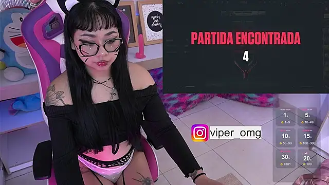 Snapshot of MakiGG_ chatting on 04.28.26 MakiGG online show from 04.28.26