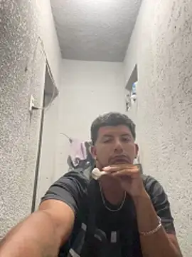 Snapshot of Alcantar01 chatting on 05.17.26 Alcantar01 online show from 05.17.26