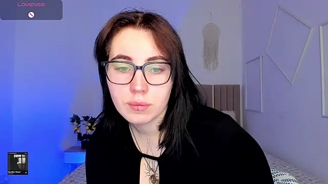 Snapshot of Shiraazsh_ chatting on 04.22.26 Shiraazsh online show from 04.22.26