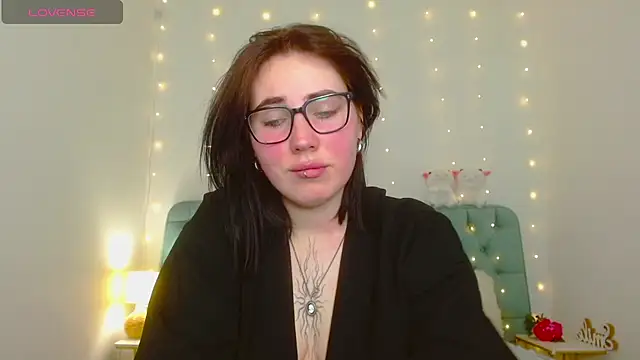 Snapshot of Shiraazsh_ chatting on 05.05.26 Shiraazsh online show from 05.05.26