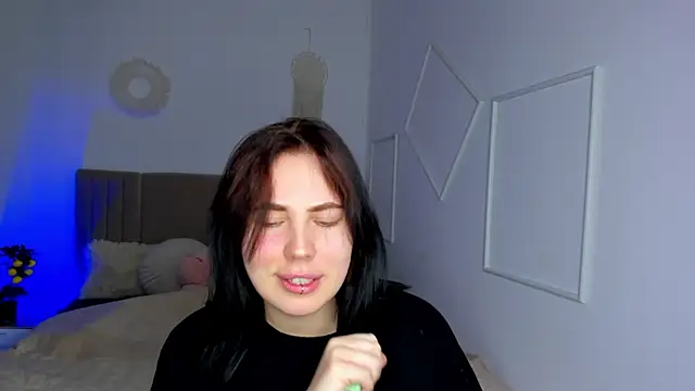Snapshot of Shiraazsh_ chatting on 05.19.26 Shiraazsh online show from 05.19.26