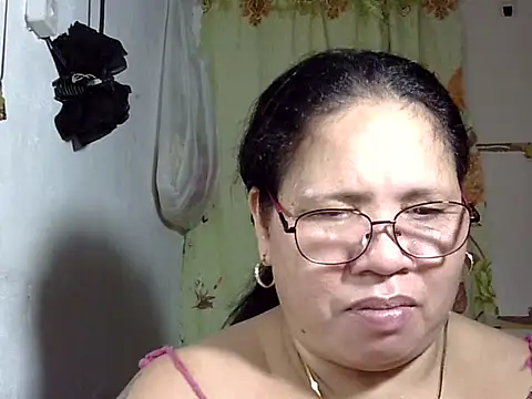 Snapshot of HottyCurlyPeanut chatting on 05.23.26 HottyCurlyPeanut online show from 05.23.26