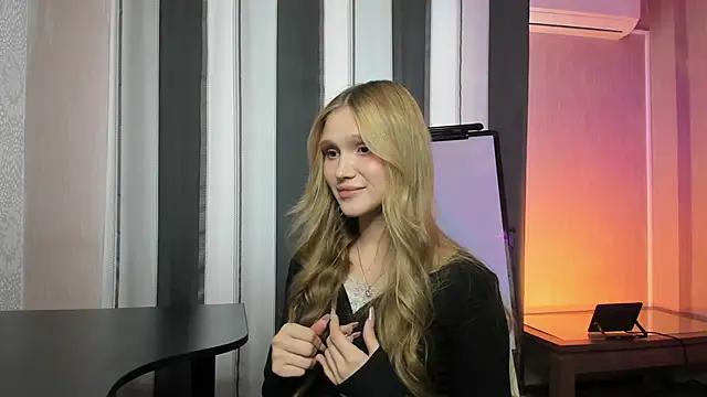 AdelineCrash online show from 04.15.26