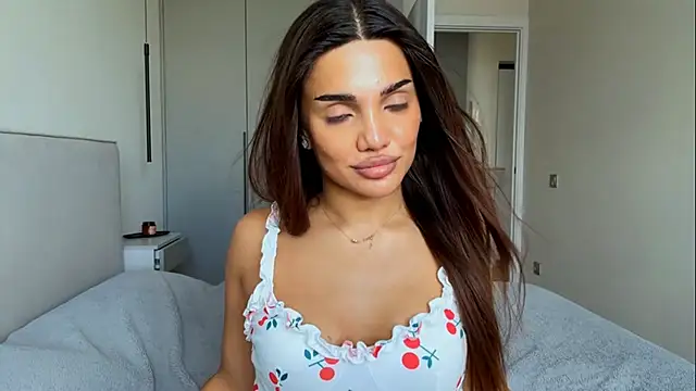 Snapshot of MelindaReny chatting on 05.28.26 MelindaReny online show from 05.28.26