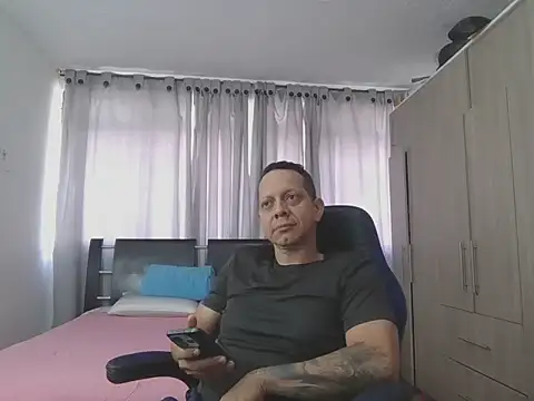 LeonR8901 online show from 04.27.26