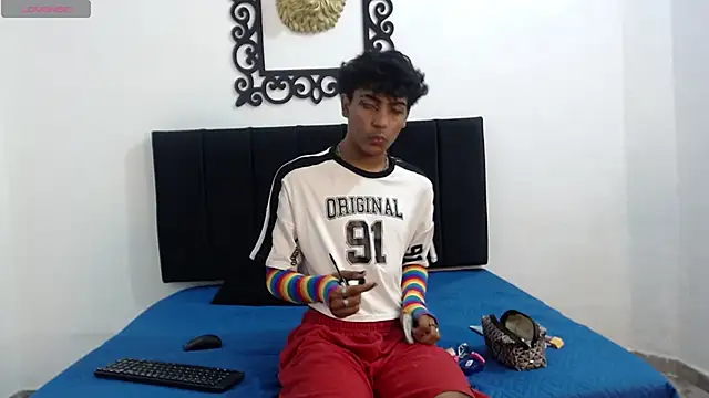 Snapshot of SinBoy_ chatting on 04.28.26 SinBoy online show from 04.28.26