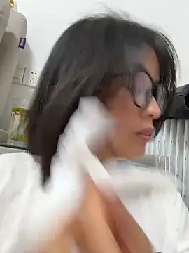 Snapshot of Faye-baby chatting on 06.16.26 Faye-baby online show from 06.16.26