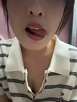 Snapshot of Faye-baby chatting on 06.20.26 Faye-baby online show from 06.20.26