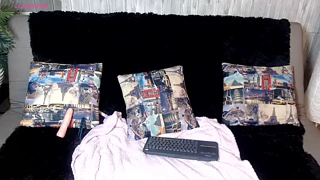 Luna  Cortez online show from 04.27.26