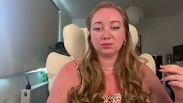 Snapshot of arielsweetieee chatting on 05.26.26 arielsweetieee online show from 05.26.26