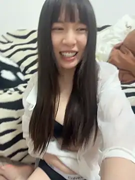 Snapshot of nide-baby chatting on 05.26.26 nide-baby online show from 05.26.26