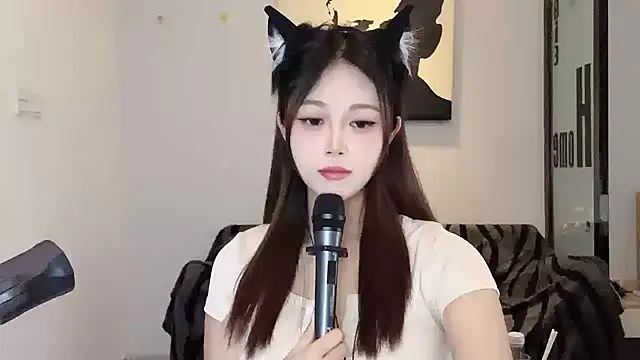 Snapshot of KiKi-011 chatting on 06.11.26 KiKi-011 online show from 06.11.26