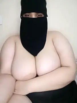 Snapshot of Meryem_sexyy chatting on 06.16.26 Meryem sexyy online show from 06.16.26
