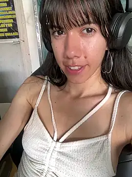 Snapshot of drea-an chatting on 05.05.26 drea-an online show from 05.05.26