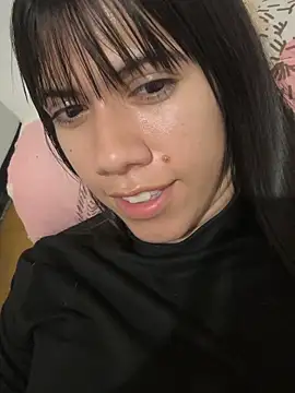 Snapshot of drea-an chatting on 05.08.26 drea-an online show from 05.08.26