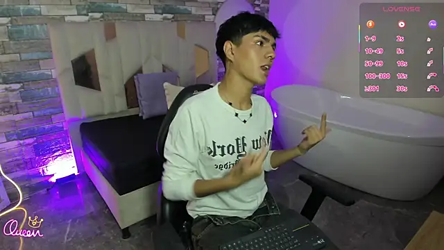 Snapshot of Damian_tay chatting on 05.08.26 Damian tay online show from 05.08.26