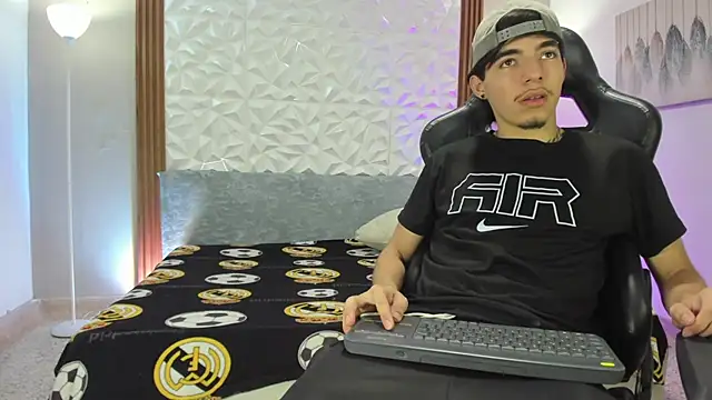 Cris yz online show from 04.17.26