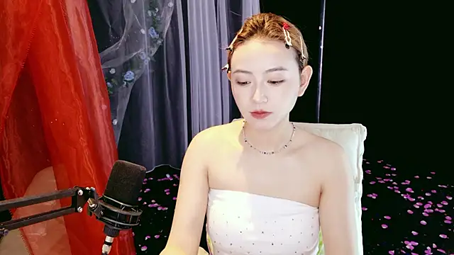 Unique Mia online show from 04.25.26